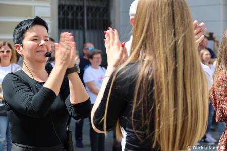 Kamnik danes v znamenju maturantske četvorke, v kateri je zaplesalo preko 200 maturantk in maturantov (67)